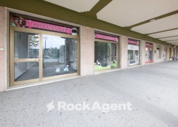 Negozio viale Stazione Centrale, Ovada - foto 2