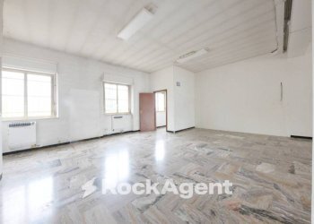 Negozio viale Stazione Centrale, Ovada - foto 9