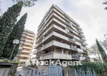 Facciata - Trilocale via Pagoda Bianca, 71, Roma (zona Torrino) - foto 30