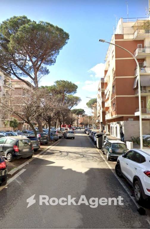 Negozio via Antonello da Messina, Roma - foto 1