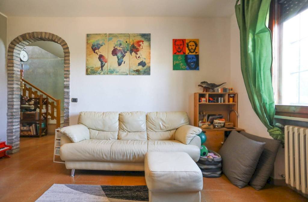 Salone - Villa via Rubicone, Cesena - photo 2