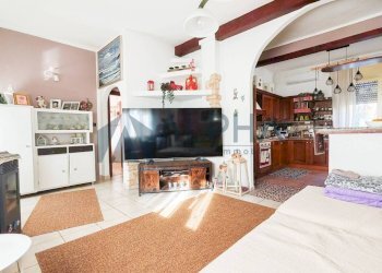 Salone - Three-room apartment via Cartiano, Borghi - photo 4