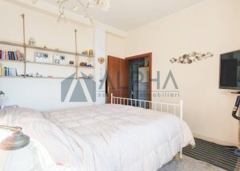 Camera da letto - Three-room apartment via Cartiano, Borghi - photo 9