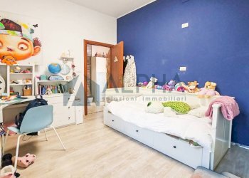 Camera da letto - Three-room apartment via Cartiano, Borghi - photo 11