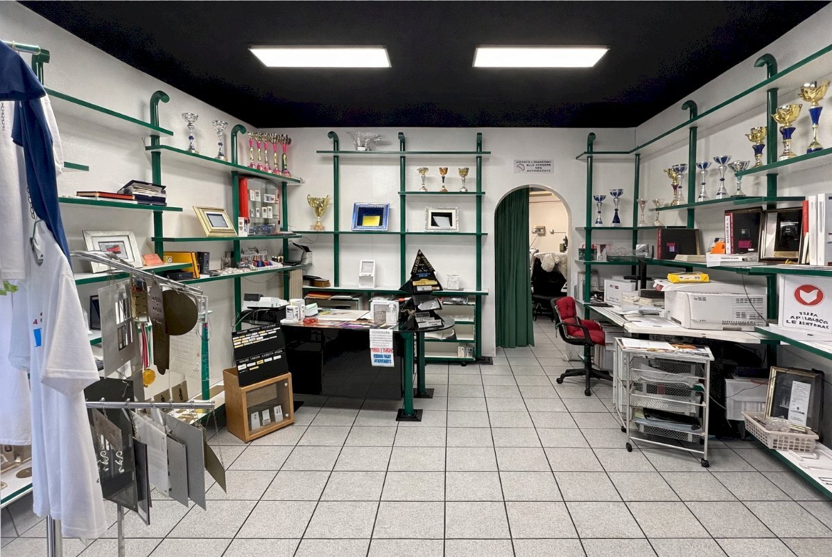 Interno_6.jpg - Locale Commerciale Via San Zeno 7, Brescia - foto 2