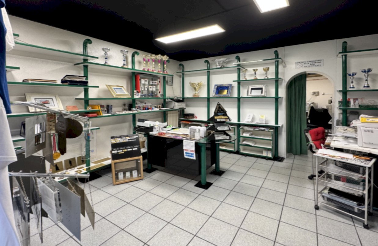 Interno_1.jpg - Locale Commerciale Via San Zeno 7, Brescia - foto 3