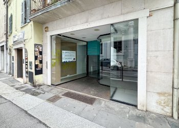 002_affitto_negozio_Corso_cavour_Brescia_vetrina.j - Locale Commerciale Corso Cavour 18, Brescia - foto 11