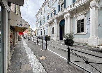 013_affitto_negozio_Corso_cavour_Brescia_esterno.j - Locale Commerciale Corso Cavour 18, Brescia - foto 12