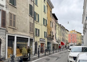 015_affitto_negozio_Corso_cavour_Brescia_Esterno.j - Locale Commerciale Corso Cavour 18, Brescia - foto 14