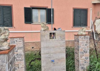 foto doccia esterna.jpeg - Villa Strada Casal Roberto 37, Grosseto - foto 30