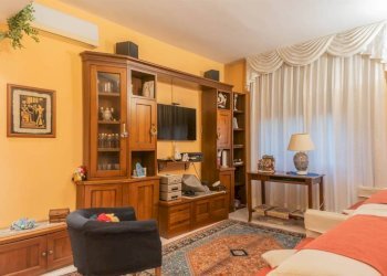 Soggiorno - Appartamento via Francesco Petrarca, 88, Sesto San Giovanni - foto 3