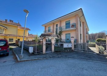 Four-room apartment Via Mario Risso, Pinerolo - photo 1