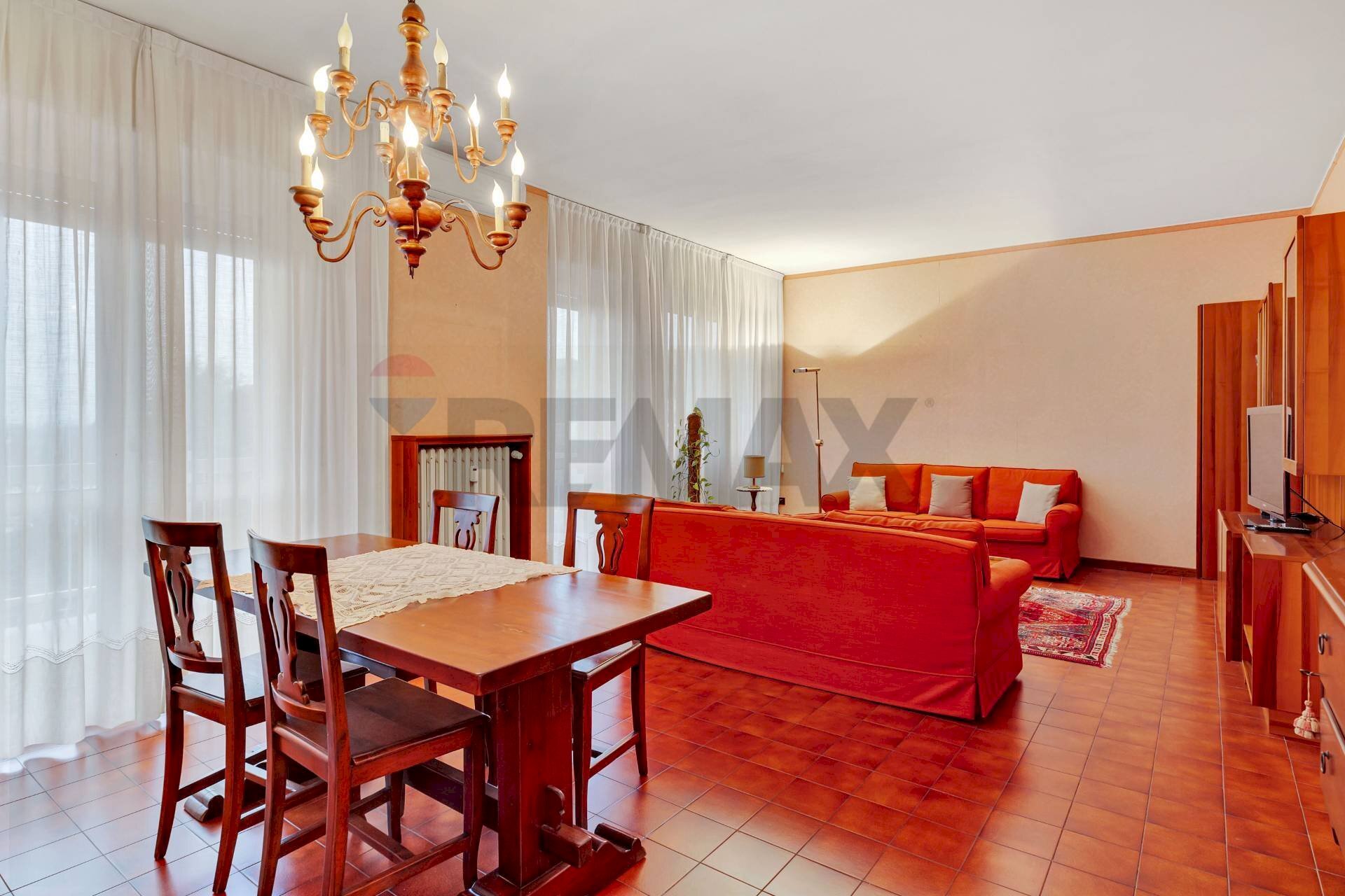 Salone doppio - Three-room apartment via Pontida
19, Cernusco sul Naviglio - photo 2