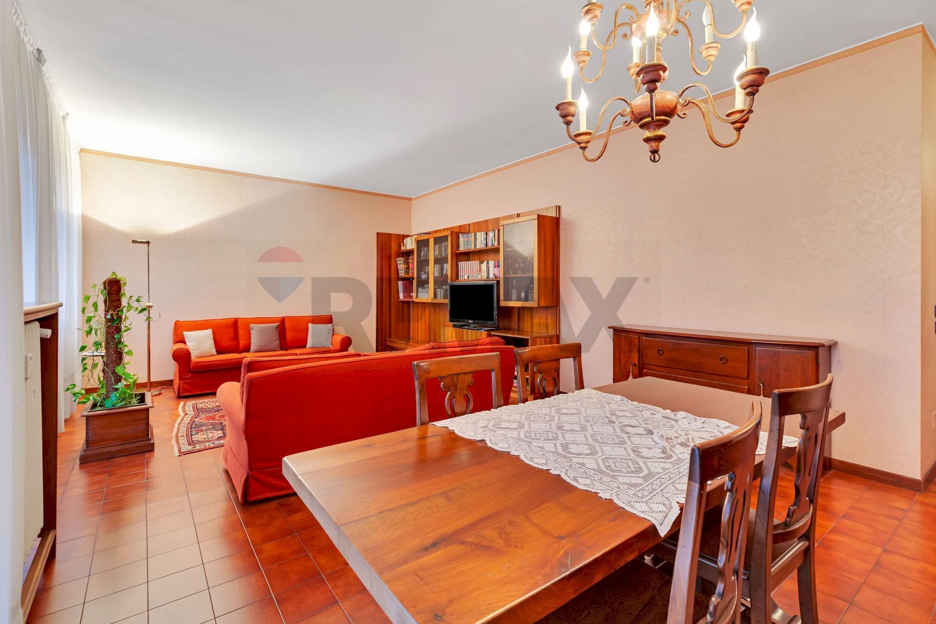 Salone doppio - Three-room apartment via Pontida
19, Cernusco sul Naviglio - photo 3