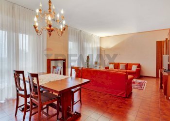 Salone doppio - Trilocale via Pontida
 
19, Cernusco sul Naviglio - foto 2