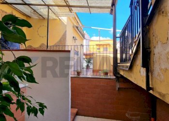 Balcone - Trilocale Via Gian Battista alfano
 
3, Napoli - foto 3