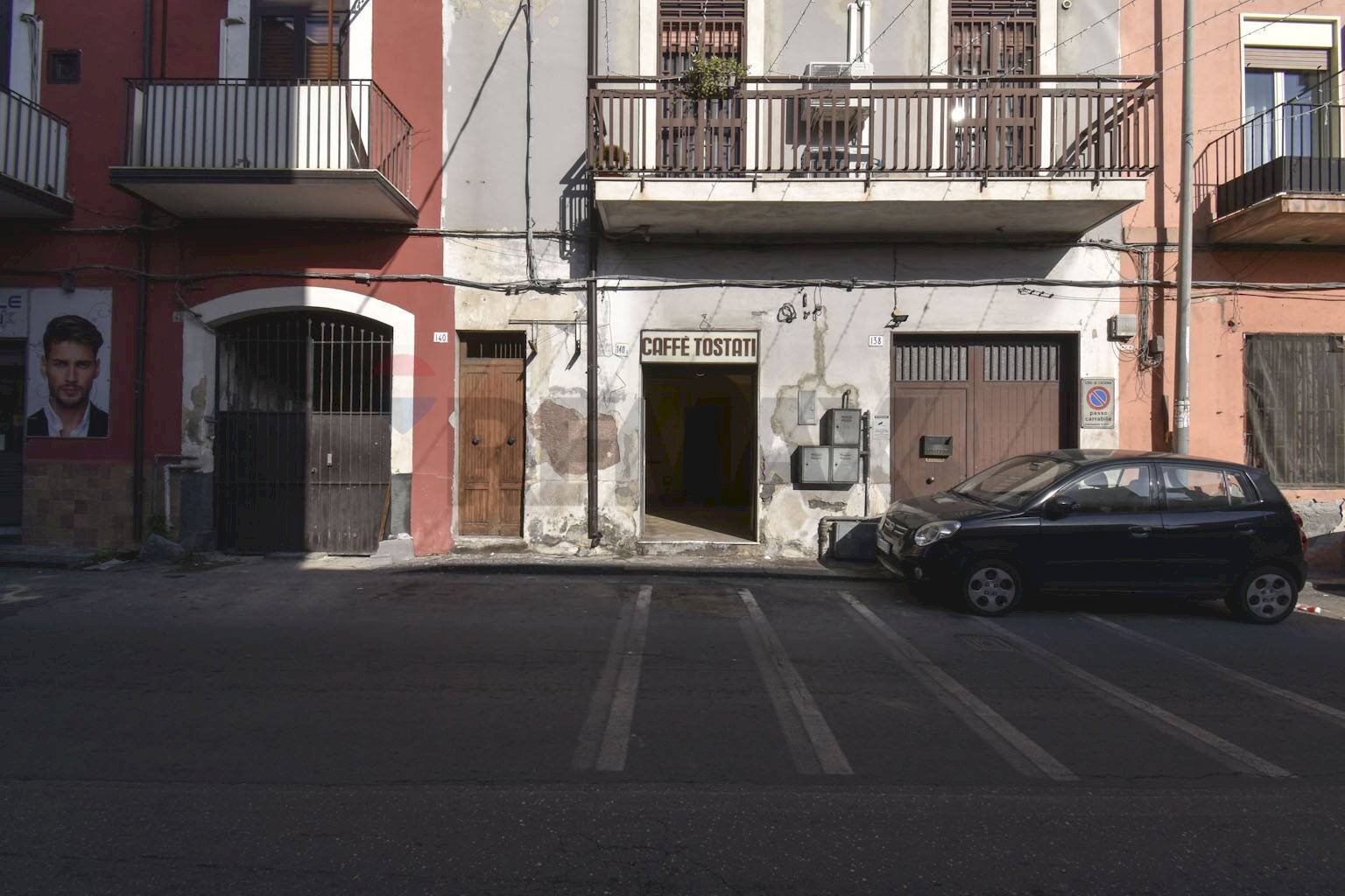 Edificio all\'aperto - Shop Via Fossa Della Creta
 
140, Catania - photo 3