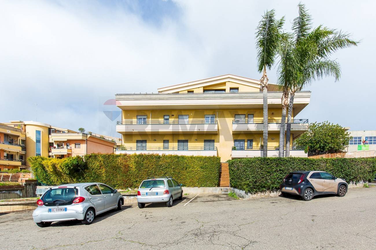 Edificio all\'aperto - Four-room apartment VIA SGROPPILLO
 
25, San Gregorio di Catania - photo 2