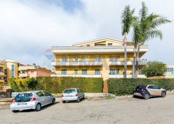 Edificio all\'aperto - Quadrilocale VIA SGROPPILLO
 
25, San Gregorio di Catania - foto 2