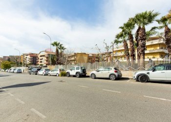 Edificio all\'aperto - Quadrilocale VIA SGROPPILLO
 
25, San Gregorio di Catania - foto 3