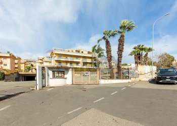 Edificio all\'aperto - Quadrilocale VIA SGROPPILLO
 
25, San Gregorio di Catania - foto 4