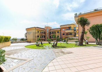 Edificio all\'aperto - Quadrilocale VIA SGROPPILLO
 
25, San Gregorio di Catania - foto 8