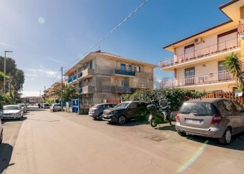 Edificio all\'aperto - Trilocale VIA R. WAGNER
 
25, Mascalucia - foto 2