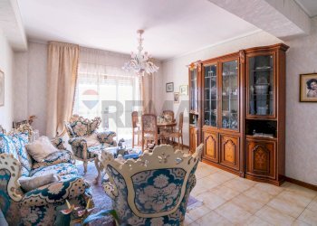 Sala da pranzo - Trilocale VIA R. WAGNER
 
25, Mascalucia - foto 23