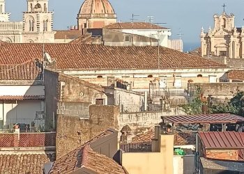 Edificio all\'aperto - Casa semi indipendente Via San Carlo
 
26, Acireale - foto 1