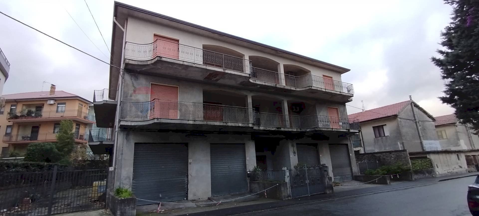 Edificio all\'aperto - Casa semi indipendente Via Francesco Messina
 
30, Linguaglossa - foto 1