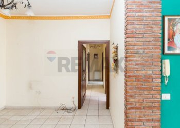 Hall / corridoio - Trilocale via IV Novembre
 
53, Camporotondo Etneo - foto 3