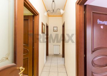 Hall / corridoio - Trilocale via IV Novembre
 
53, Camporotondo Etneo - foto 13