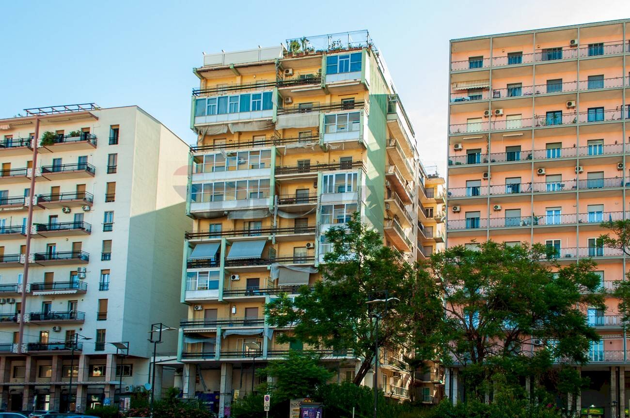 Edificio all\'aperto - Appartamento Largo Rosolino Pilo
 
39, Catania - foto 1