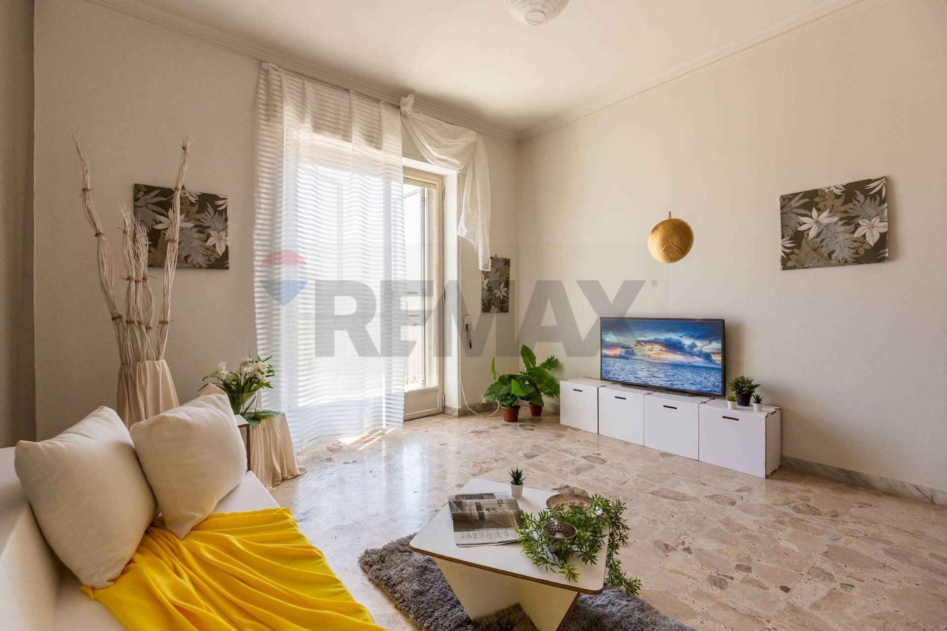 Soggiorno - Appartamento Largo Rosolino Pilo
 
39, Catania - foto 1