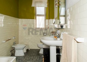 Bagno - Appartamento Largo Rosolino Pilo
 
39, Catania - foto 13