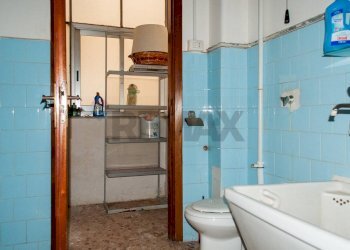 Bagno - Appartamento Largo Rosolino Pilo
 
39, Catania - foto 16