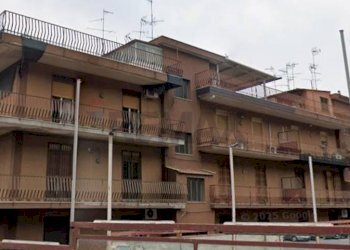Edificio all\'aperto - Trilocale via Petralia
 
74 b, Aci Catena - foto 1