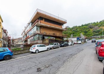 Edificio all\'aperto - Trilocale via Petralia
 
74 b, Aci Catena - foto 2