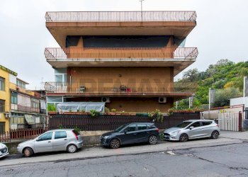 Edificio all\'aperto - Trilocale via Petralia
 
74 b, Aci Catena - foto 3
