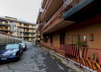 Edificio all\'aperto - Trilocale via Petralia
 
74 b, Aci Catena - foto 5