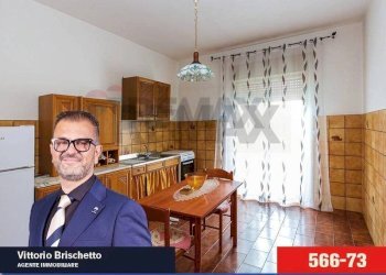 Sala da pranzo - Trilocale via Petralia
 
74 b, Aci Catena - foto 1