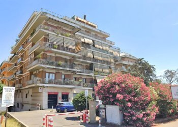 Edificio all\'aperto - Trilocale pineta sacchetti
404, Roma - foto 10