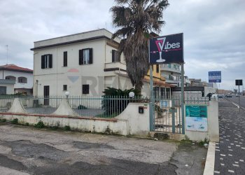 Casa all\'aperto - Locale Commerciale Largo Caboto
 
2, Anzio - foto 22