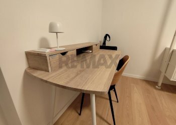 Scrivania - Two-room apartment Via San Francesco D'assisi
22, Torino - photo 7