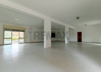 Stanza vuota - Negozio Via Giacomo Matteotti
 
48, Linguaglossa - foto 4