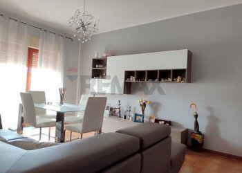 Sala da pranzo - Quadrilocale Via Macello
 
42, Catania - foto 3