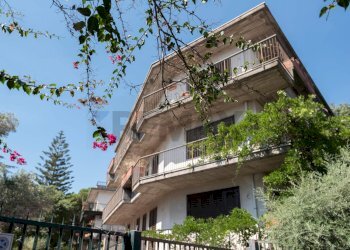 Edificio all\'aperto - Quadrilocale Via: Caramme
 
38, Valverde - foto 1