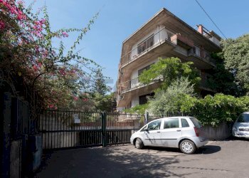 Edificio all\'aperto - Quadrilocale Via: Caramme
 
38, Valverde - foto 12