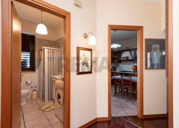 Hall / corridoio - Quadrilocale Via: Caramme
 
38, Valverde - foto 13