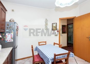 Sala da pranzo - Quadrilocale Via: Caramme
 
38, Valverde - foto 17